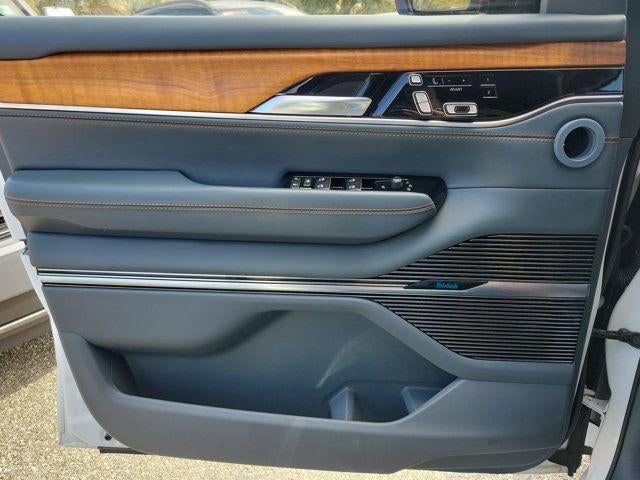 2022 Jeep Grand Wagoneer Series III