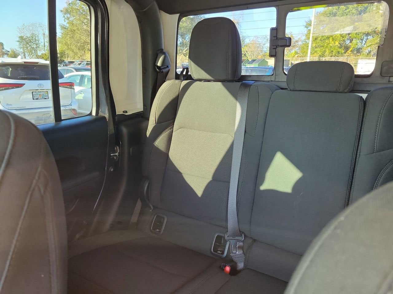 2023 Jeep Gladiator Sport photo 4