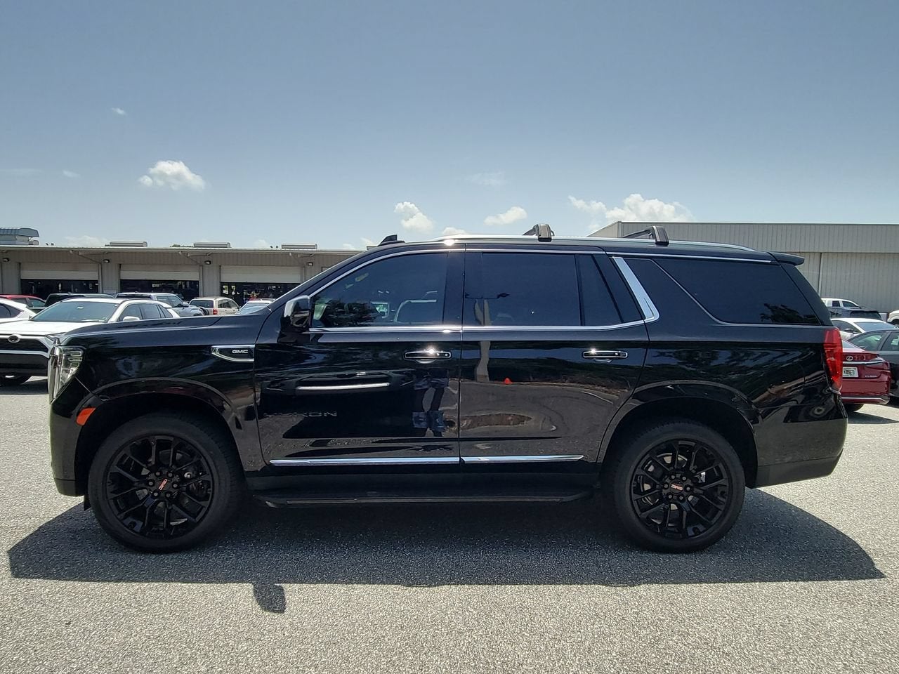 2023 GMC Yukon SLT