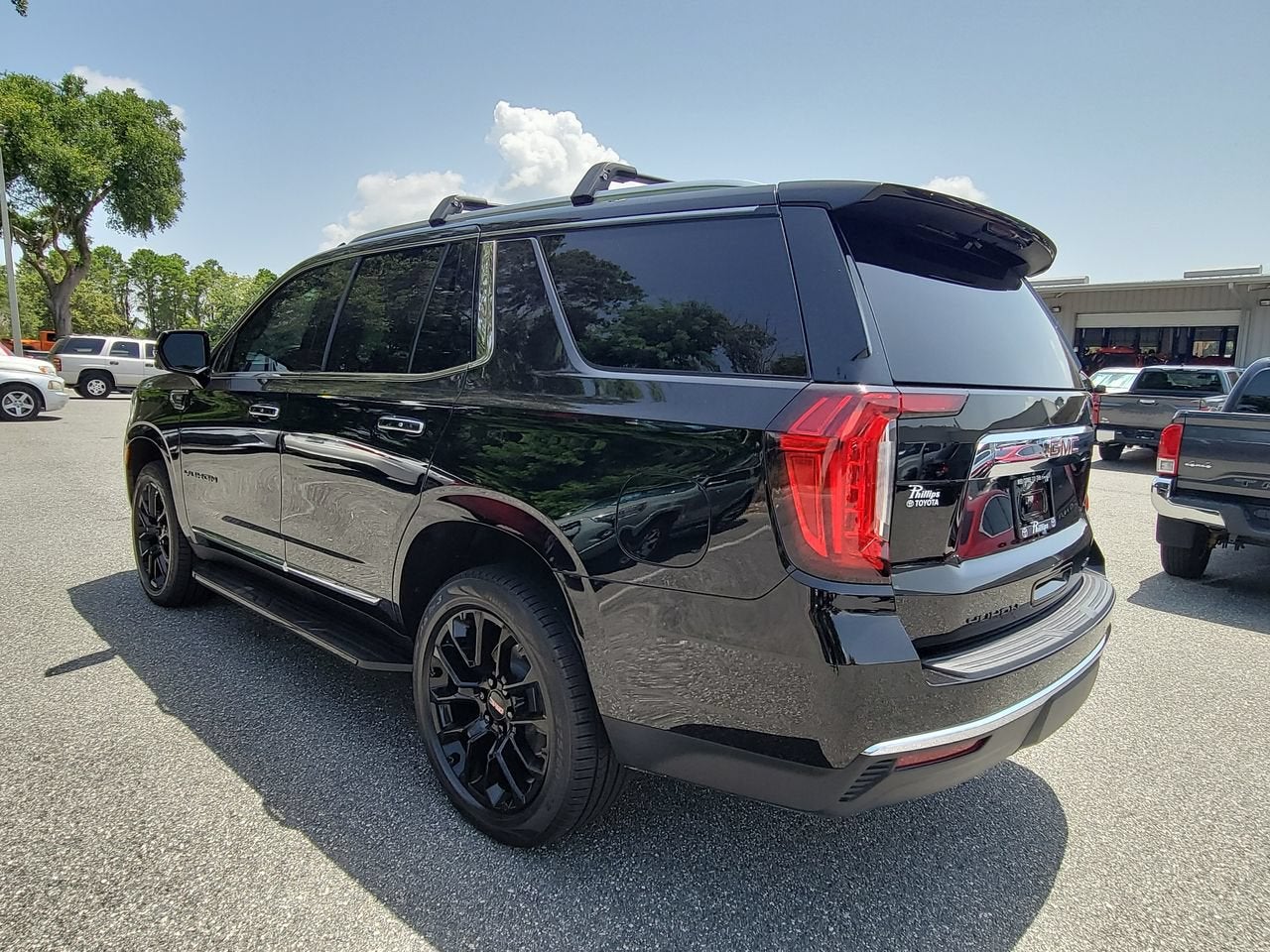 2023 GMC Yukon SLT