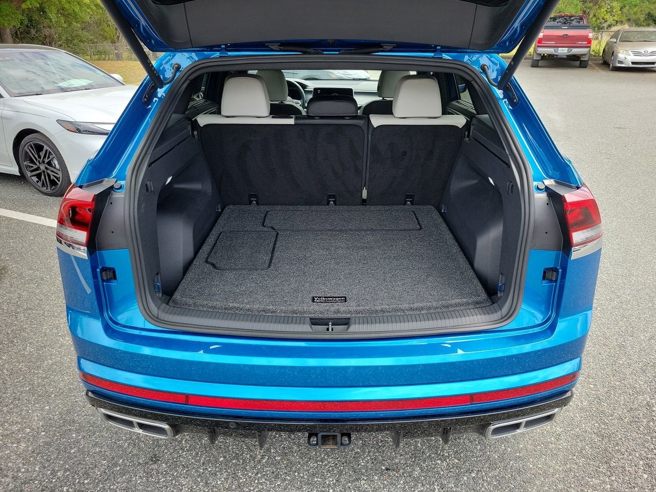 2025 Volkswagen Atlas Cross Sport 2.0T SEL Premium R-Line