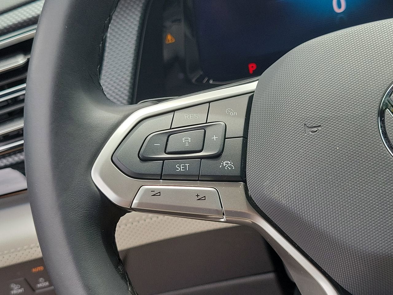 2025 Volkswagen Atlas Cross Sport 2.0T SEL Premium R-Line