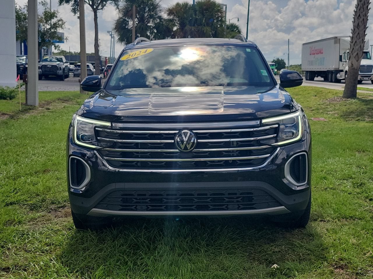 2024 Volkswagen Atlas 2.0T SE w/Technology