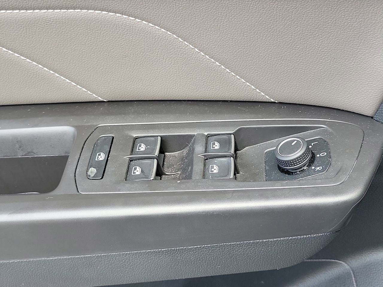 2023 Volkswagen Atlas Cross Sport 2.0T SE w/Technology