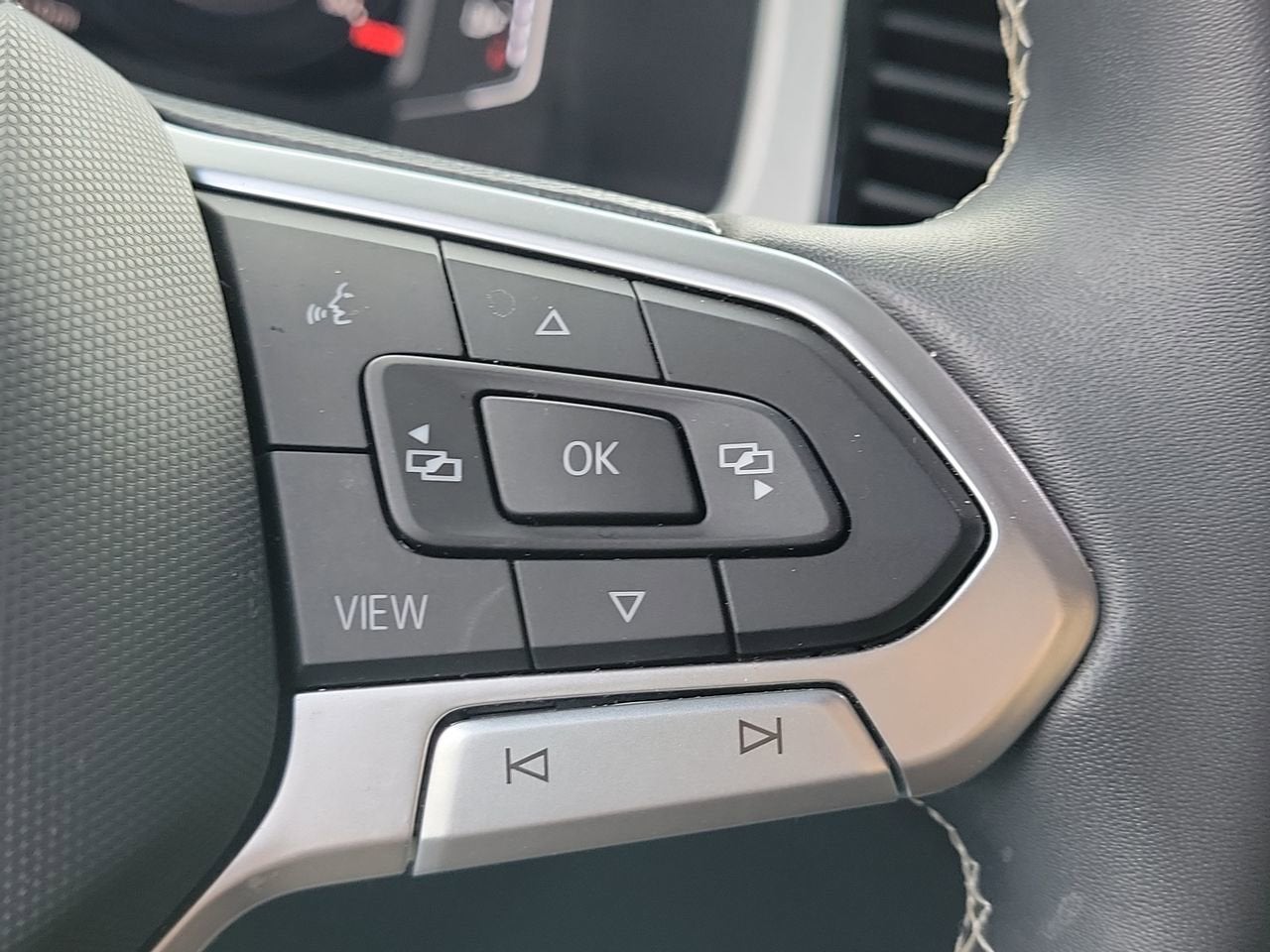 2023 Volkswagen Atlas Cross Sport 2.0T SE w/Technology