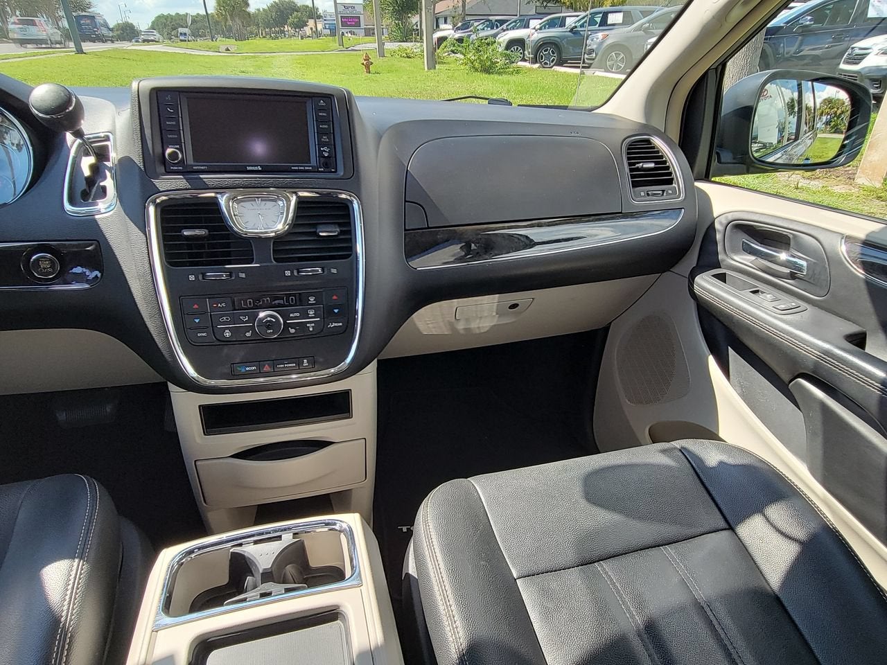2016 Chrysler Town & Country Touring