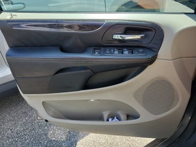2016 Chrysler Town & Country Touring
