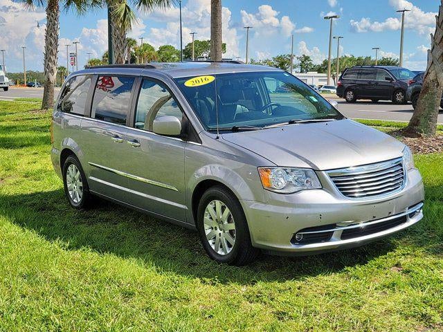 2016 Chrysler Town & Country Touring