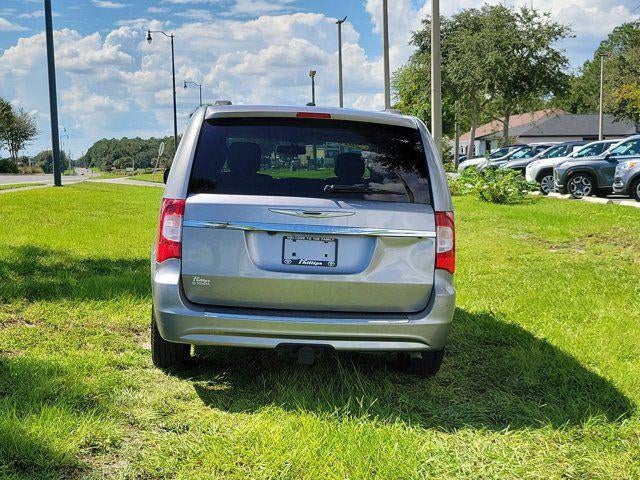 2016 Chrysler Town & Country Touring
