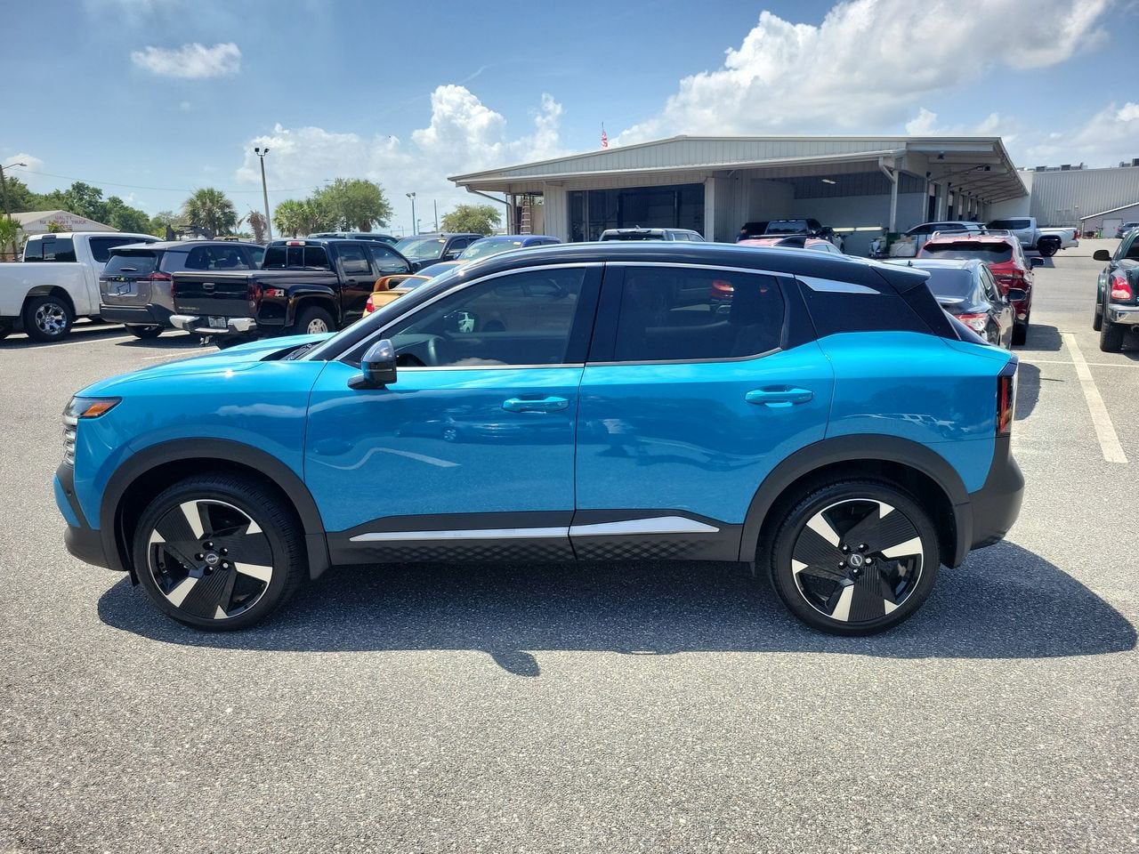 2025 Nissan Kicks SR
