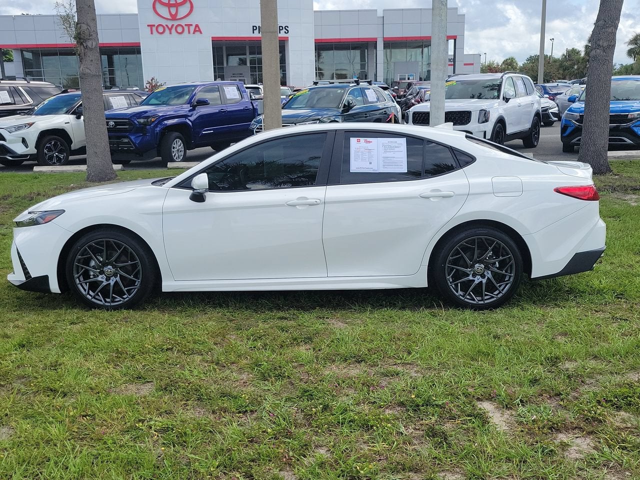 2025 Toyota Camry SE