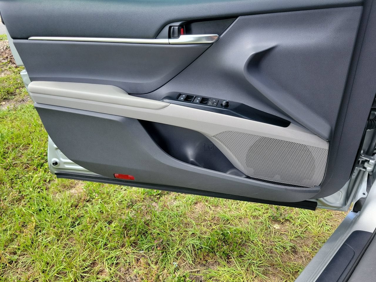 2020 Toyota Camry Hybrid LE