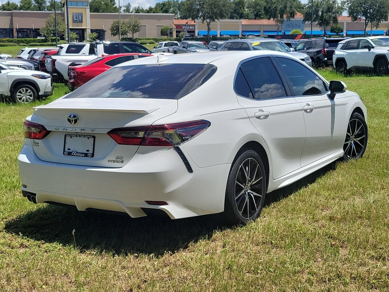 2024 Toyota Camry Hybrid SE