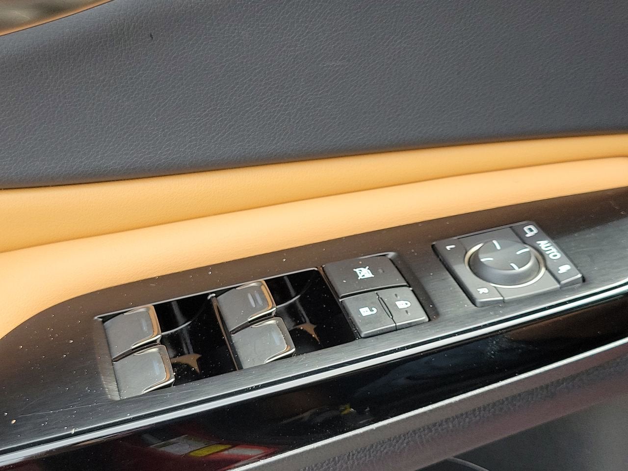 2024 Lexus ES 300h Ultra Luxury