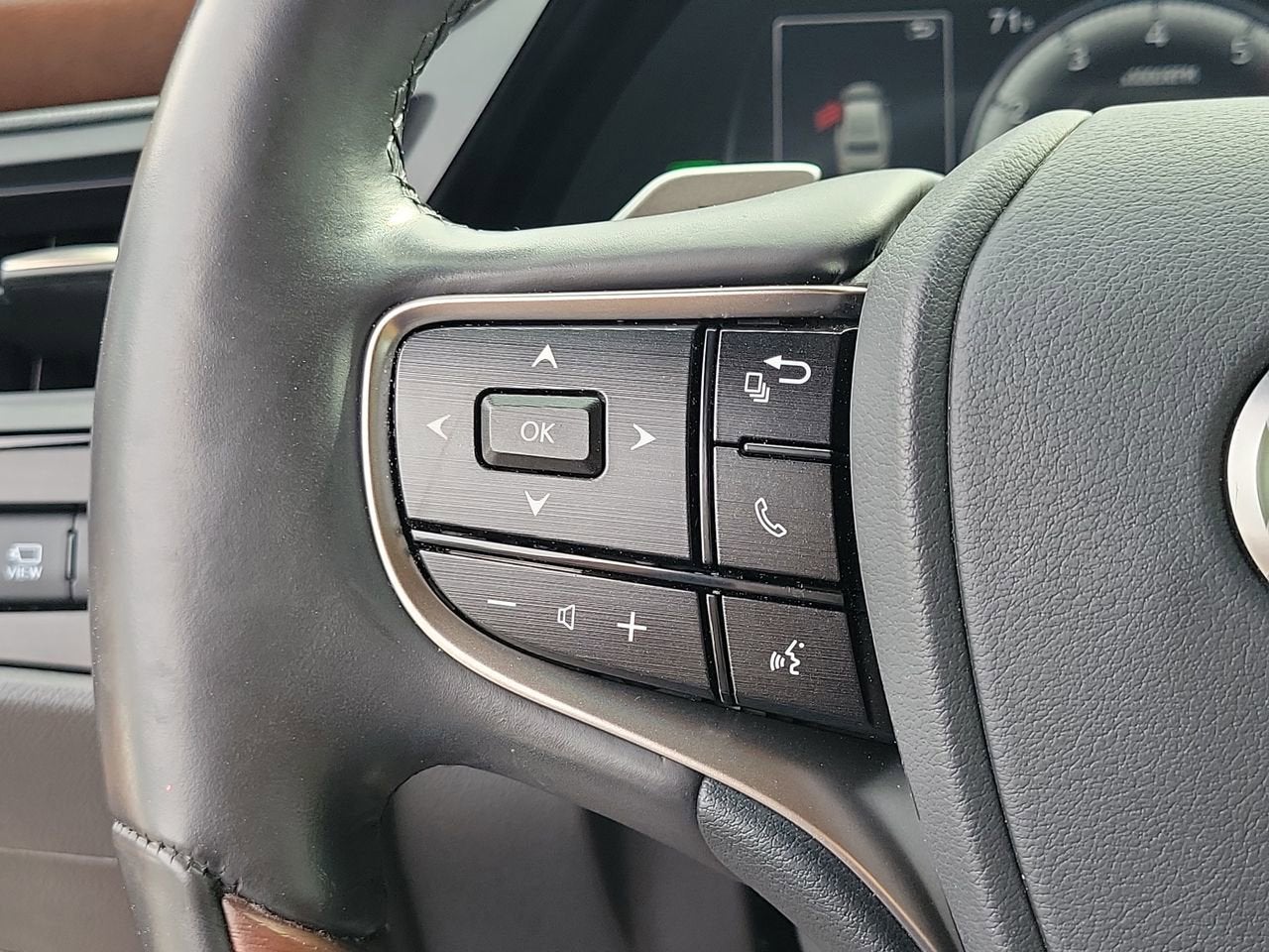 2024 Lexus ES 300h Ultra Luxury