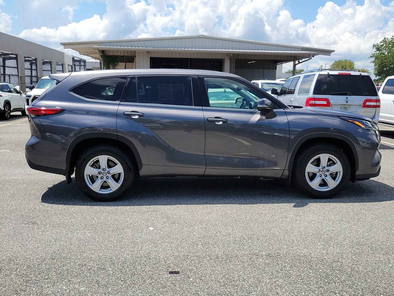 2022 Toyota Highlander Hybrid LE