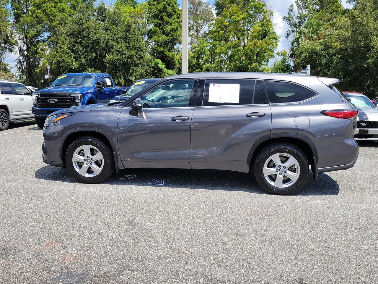 2022 Toyota Highlander Hybrid LE