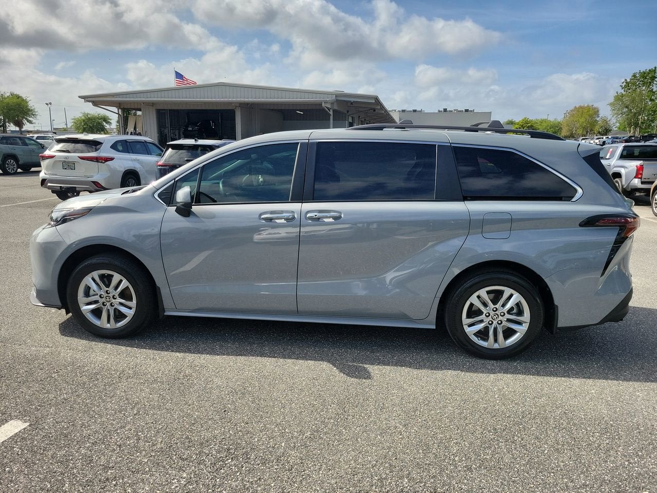 2023 Toyota Sienna Woodland Edition