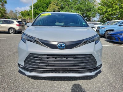 2023 Toyota Sienna Woodland Edition