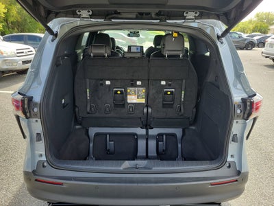 2023 Toyota Sienna Woodland Edition