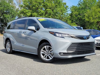 2023 Toyota Sienna Woodland Edition
