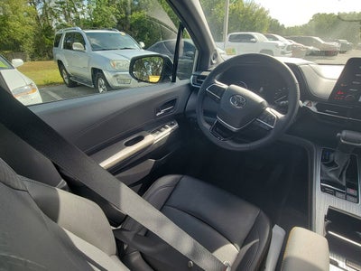 2023 Toyota Sienna Woodland Edition