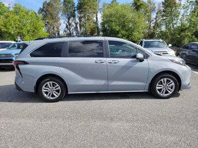 2023 Toyota Sienna Woodland Edition