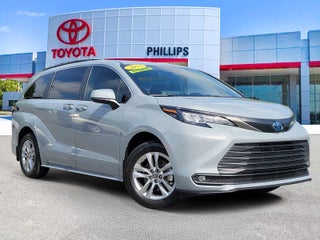 2023 Toyota Sienna Woodland Edition