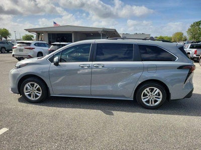 2023 Toyota Sienna Woodland Edition