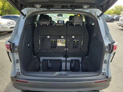 2023 Toyota Sienna Woodland Edition