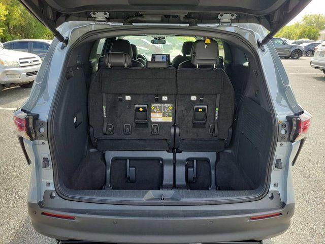 2023 Toyota Sienna Woodland Edition