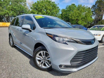 2023 Toyota Sienna Woodland Edition