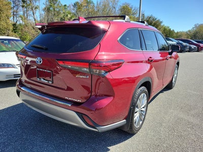 2022 Toyota Highlander Hybrid Platinum