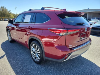 2022 Toyota Highlander Hybrid Platinum
