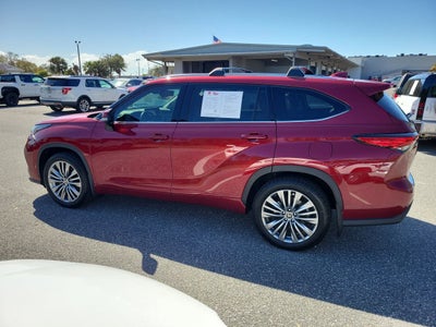 2022 Toyota Highlander Hybrid Platinum