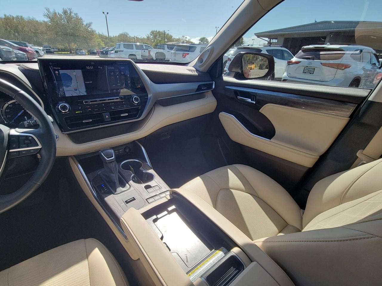 2022 Toyota Highlander Hybrid Platinum