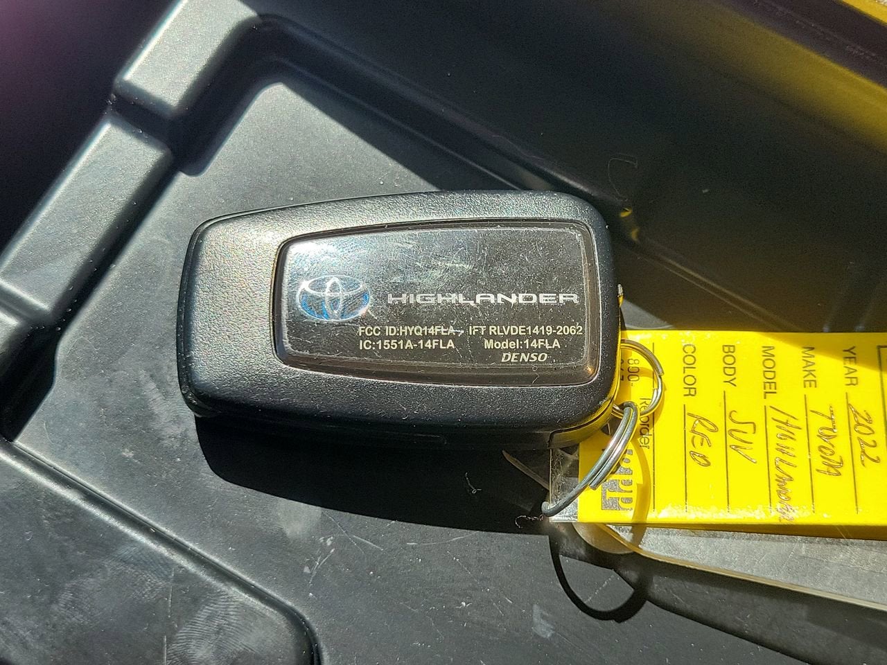 2022 Toyota Highlander Hybrid Platinum