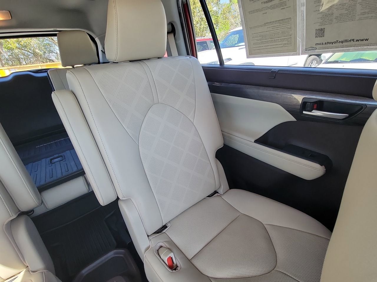 2022 Toyota Highlander Hybrid Platinum