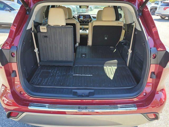 2022 Toyota Highlander Hybrid Platinum