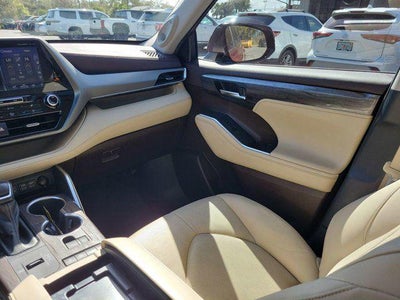 2022 Toyota Highlander Hybrid Platinum
