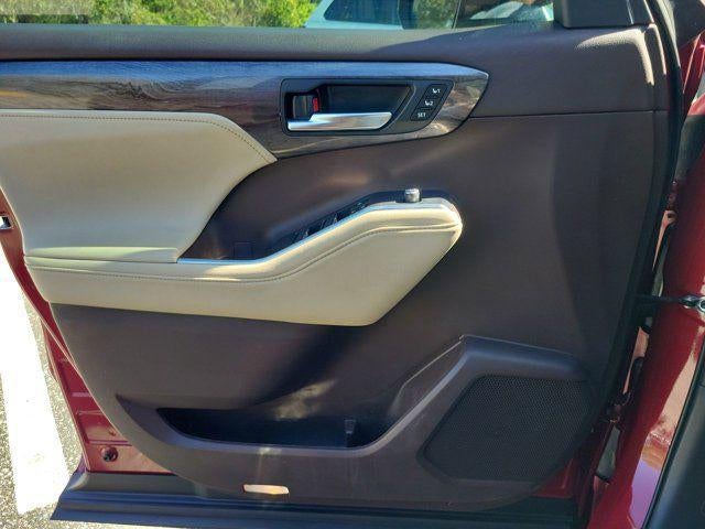 2022 Toyota Highlander Hybrid Platinum