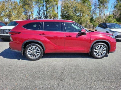 2022 Toyota Highlander Hybrid Platinum