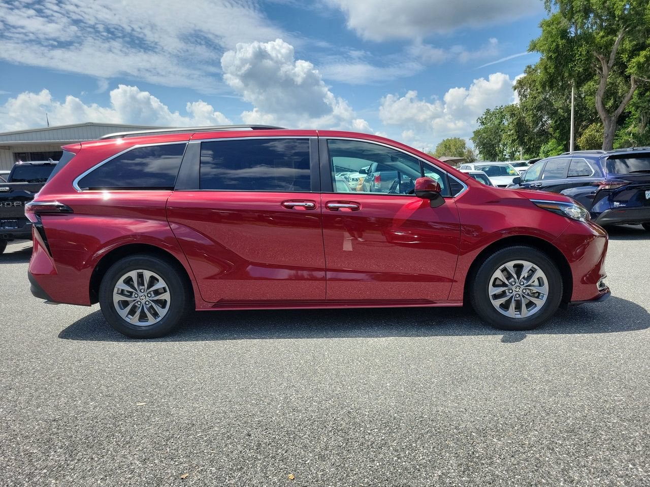 2023 Toyota Sienna XLE