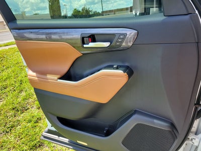 2024 Toyota Highlander Platinum