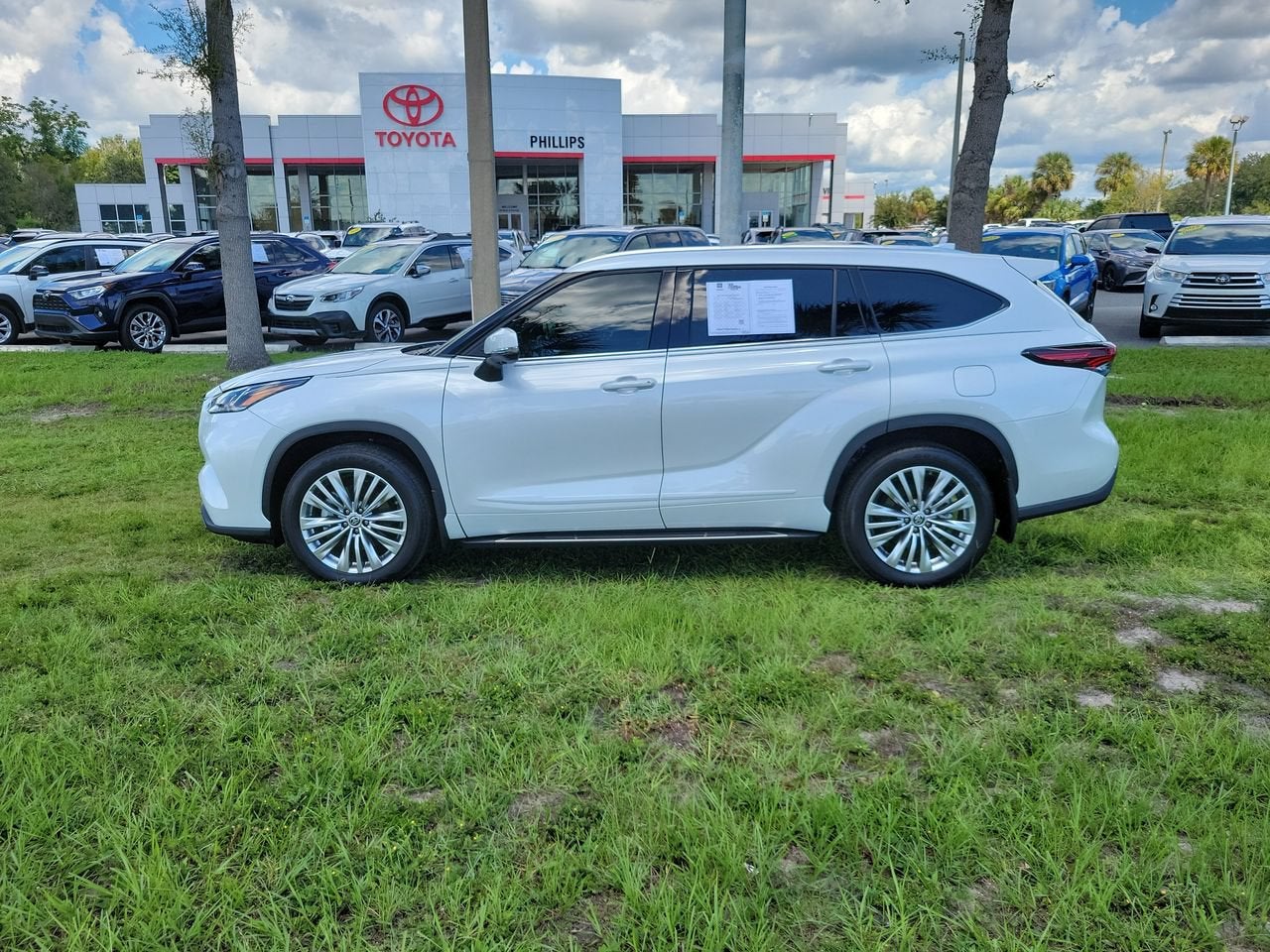 2024 Toyota Highlander Platinum