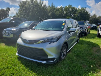 2024 Toyota Sienna LE