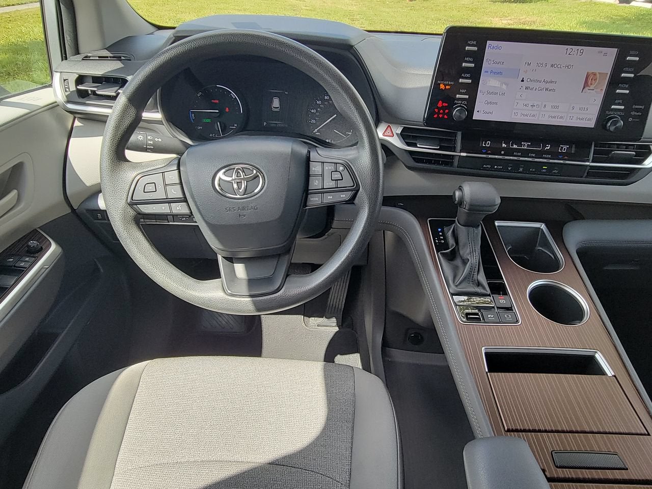 2024 Toyota Sienna LE