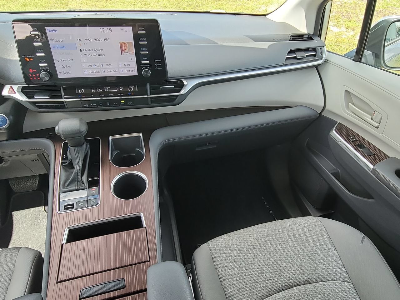 2024 Toyota Sienna LE