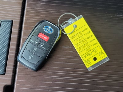 2024 Toyota Sienna LE