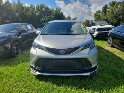 2024 Toyota Sienna LE